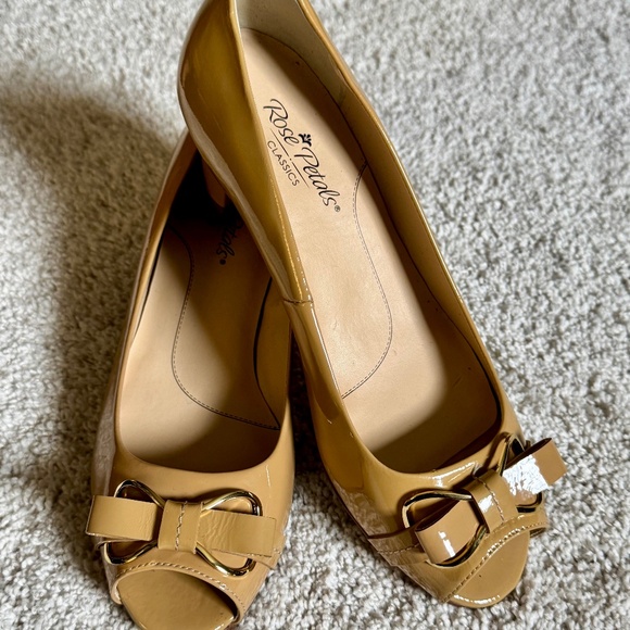 Rose Petals pumps - Picture 1 of 4